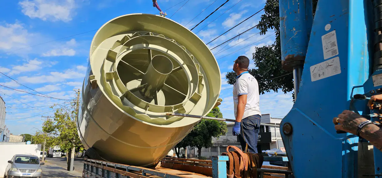 Decantador fabricado pela A2M Tank sendo preparado para transporte