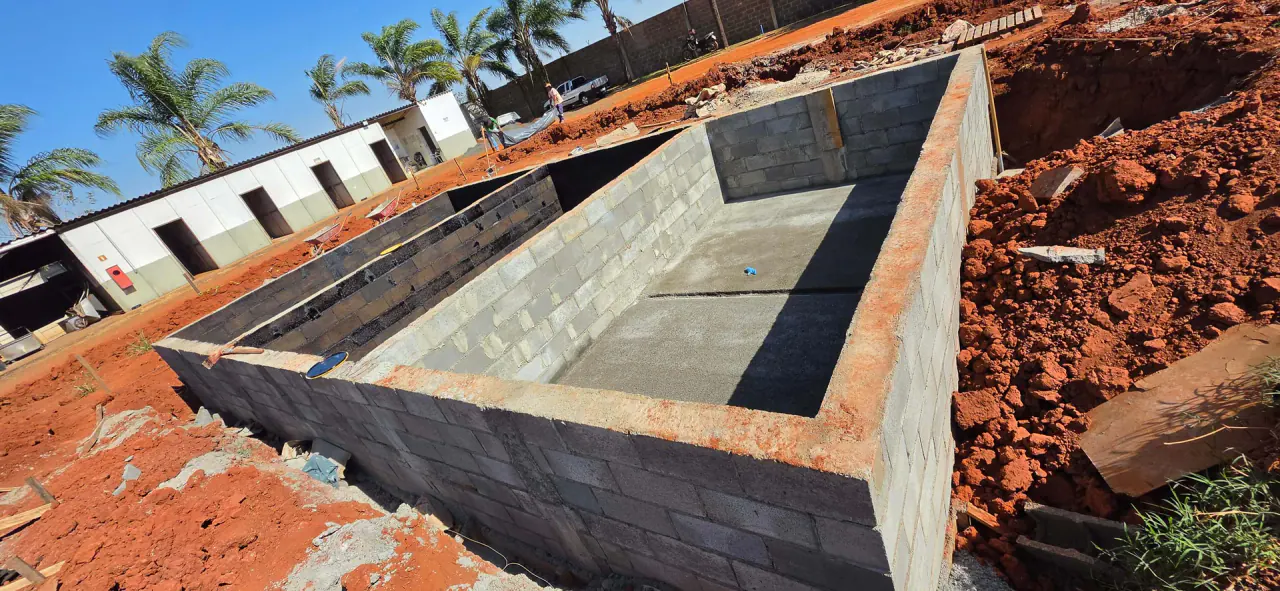 Estrutura civil da obra de ETE do laboratório